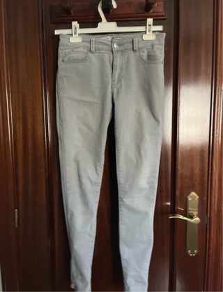 Pantalones grises