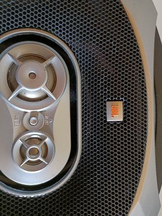 Altavoces coche JBL.