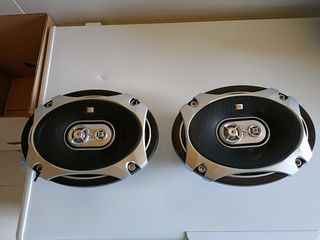 Altavoces coche JBL.