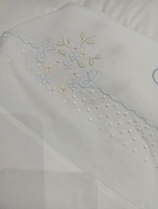 Sábana bordada a mano 90