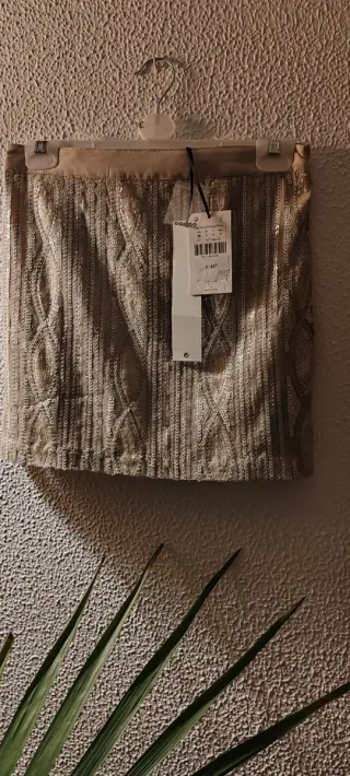 Falda lentejuelas con etiqueta