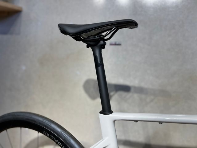 CUBE ATTAIN C:62 SLX 2025 BLANCO