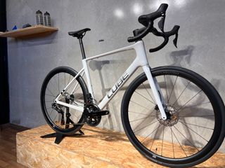 CUBE ATTAIN C:62 SLX 2025 BLANCO