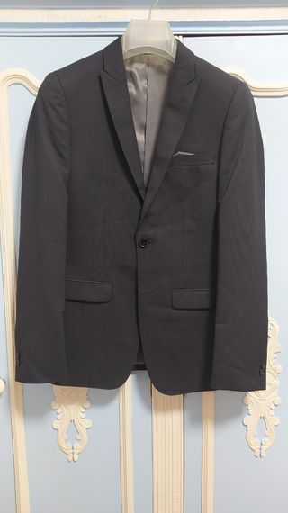 Traje de hombre, talla 40 