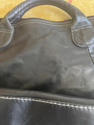 Bolso de cuero. Muy bueno y bonito. Buen precio.