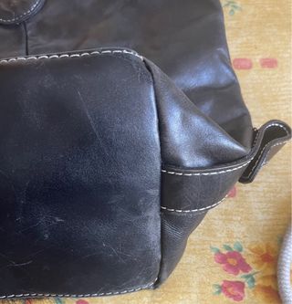 Bolso de cuero. Muy bueno y bonito. Buen precio.