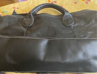 Bolso de cuero. Muy bueno y bonito. Buen precio.