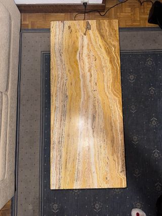 Mesa de centro con tablero de mármol