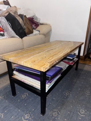 Mesa de centro con tablero de mármol