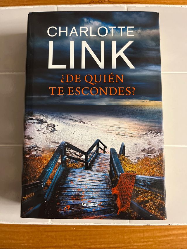 ¿De quién te escondes?