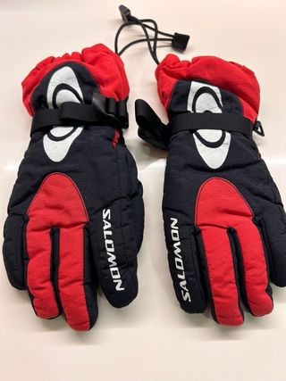 Mono esquí  niño Decathlon y guantes Salomón