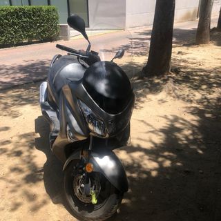 Moto Suzuki Burgman 200cc