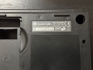 Nintendo GameCube  Base. Parte de abajo