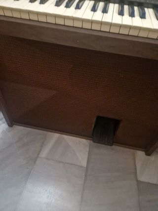 Piano antiguo siel ritmo 49