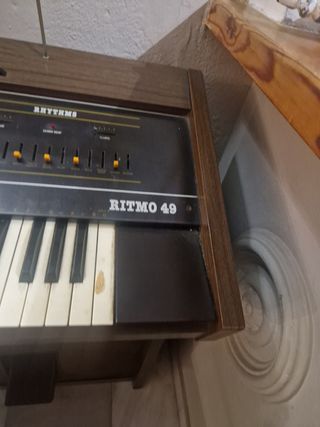 Piano antiguo siel ritmo 49