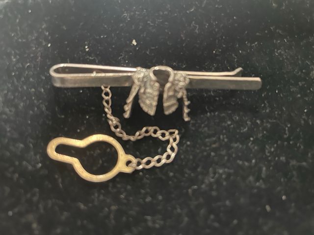 Giacca da torero argentata con fermacravatta