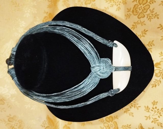 Collana in caucciù e osso 