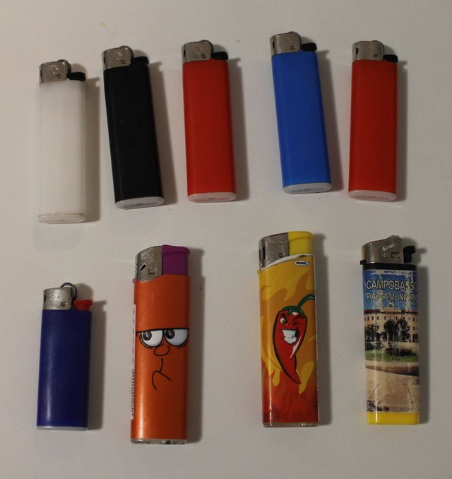 Lotto 20 Accendini Diverse Marche Clipper BIC ...