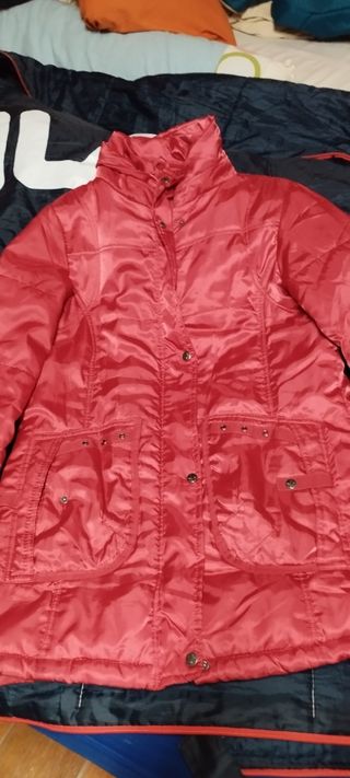 Chaqueta larga acolchada color granada,42-44