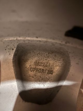 Llantas nissan 16”