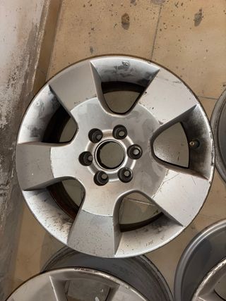Llantas nissan 16”