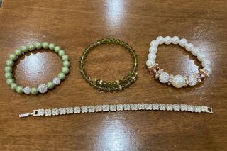 Lotto di 4 bracciali con strass