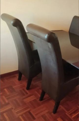 4 SILLAS color Wengué. 35 Euros und.