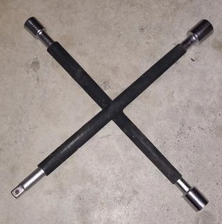 Llave cruceta para ruedas