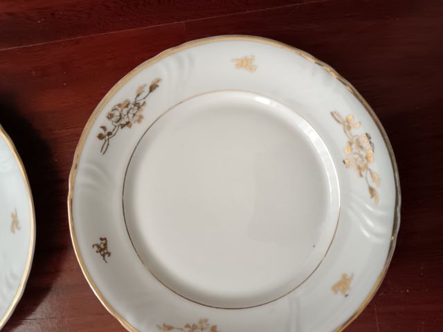 Set  piatti da dolce e una da portata 