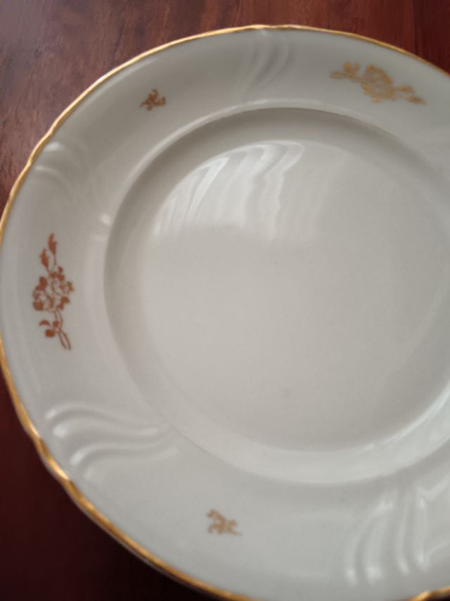 Set  piatti da dolce e una da portata 