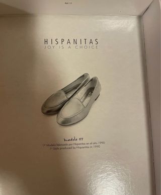 Tacones dorados hispanitas