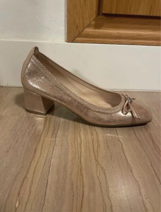 Tacones dorados hispanitas