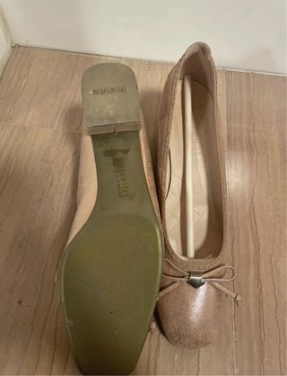 Tacones dorados hispanitas