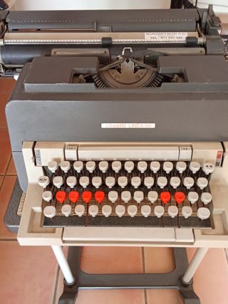 MAQUINA DE ESCRIBIR OLIVETTI