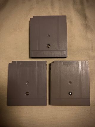 Lote 4 juegos Game Boy con Pokemon amarillo