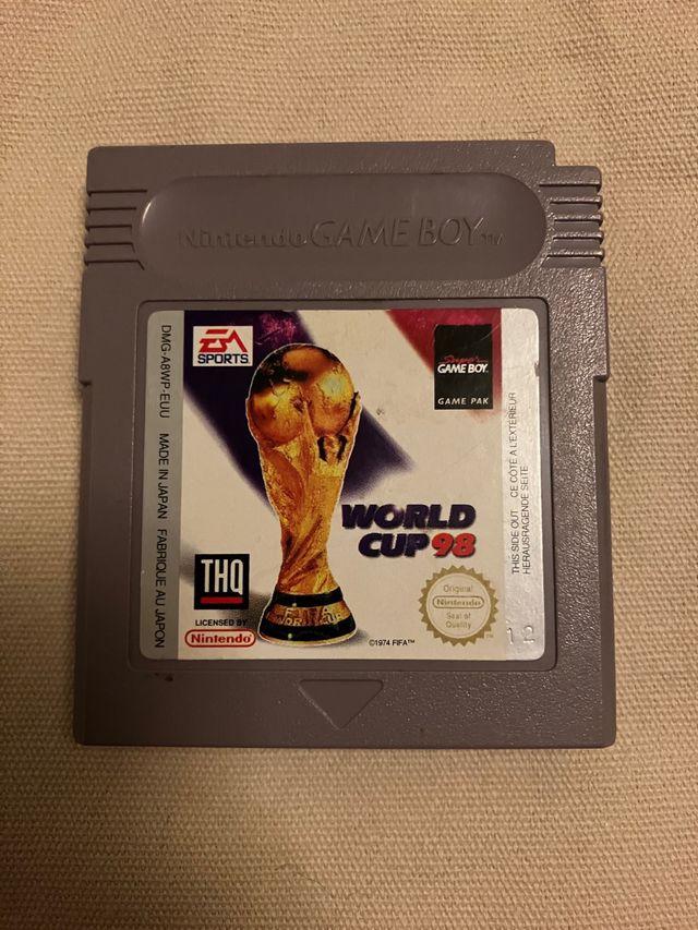 Lote 4 juegos Game Boy con Pokemon amarillo