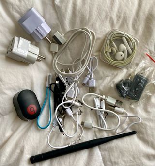 Lote de Cables y Accesorios Electrónicos Todo