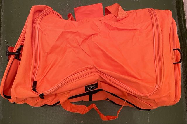 Nueva mochila de viaje y neceser naranja