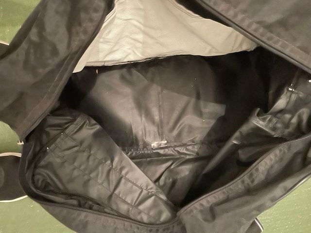 Maleta de viaje negra