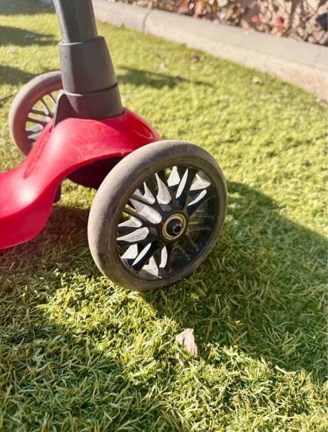 Patinete infantil y casco para niños hasta 6 años