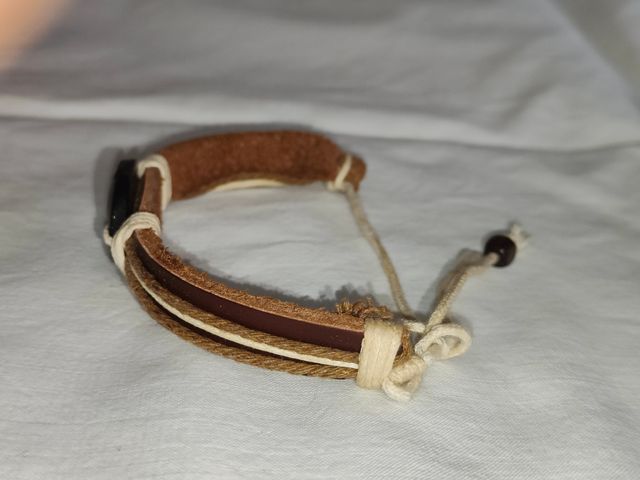 Bracciale in cuoio rappresentante la tartaruga