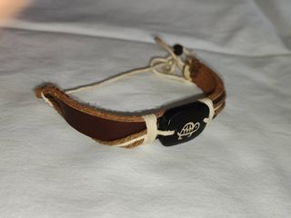Bracciale in cuoio rappresentante la tartaruga