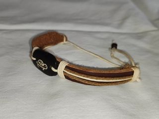 Bracciale in cuoio rappresentante la tartaruga