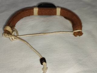 Bracciale in cuoio rappresentante la tartaruga
