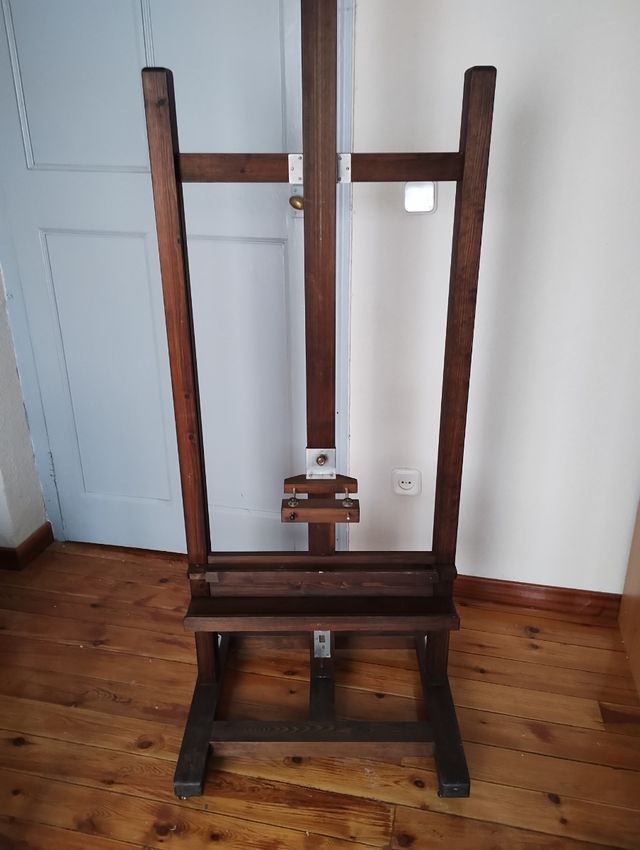 Caballete de madera con ruedas