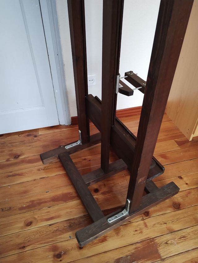 Caballete de madera con ruedas