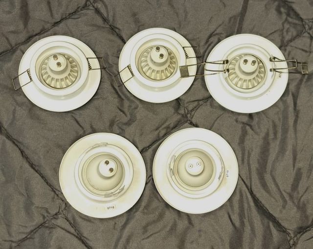 Foco LED integrado con bombillas