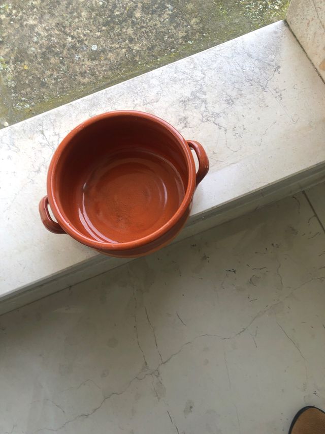 Pentola in terracotta con coperchio
