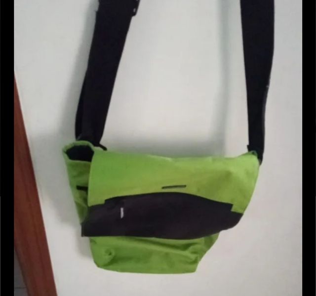 *Bolsos bandolera 2 modelos.
*De Lucky Strike. Con