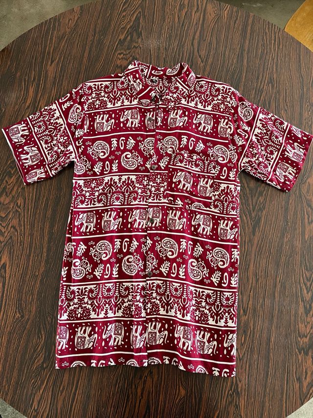 Camisa padrão tropical c/ bolso